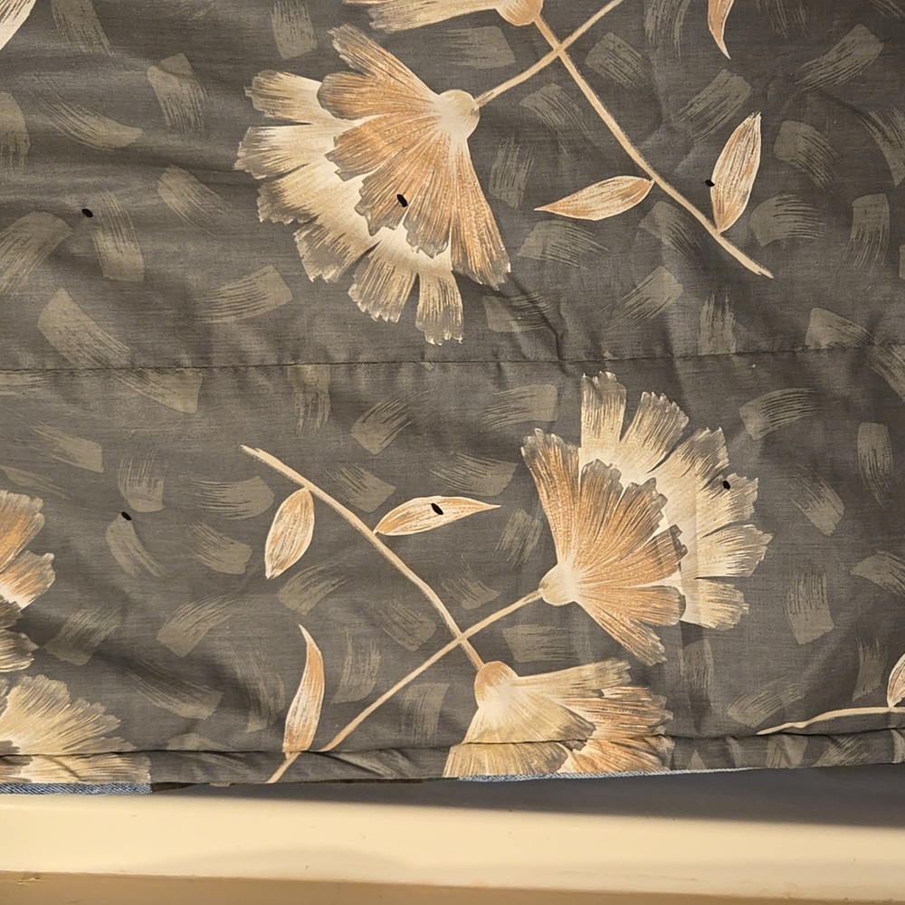 Hand Made Quilt - Picture 6 of 8